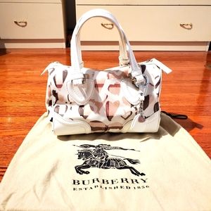 Mint condition vintage Burberry bag 100% authentic.